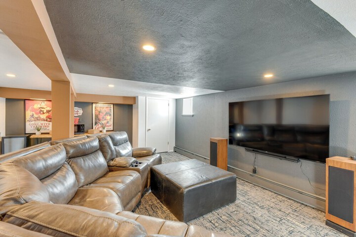 Game Room Media Room & Pool: Luxe Villa in Craig!