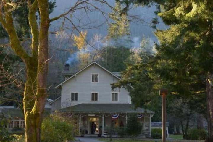 Lake Crescent Lodge