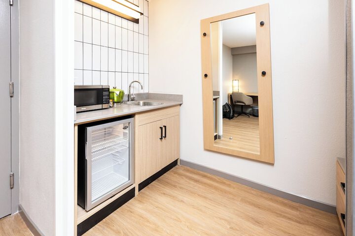 Hyatt Place Roanoke Airport / Valley View Mall