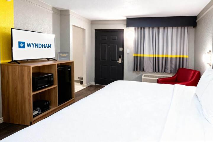 Super 8 by Wyndham Nacogdoches Near University