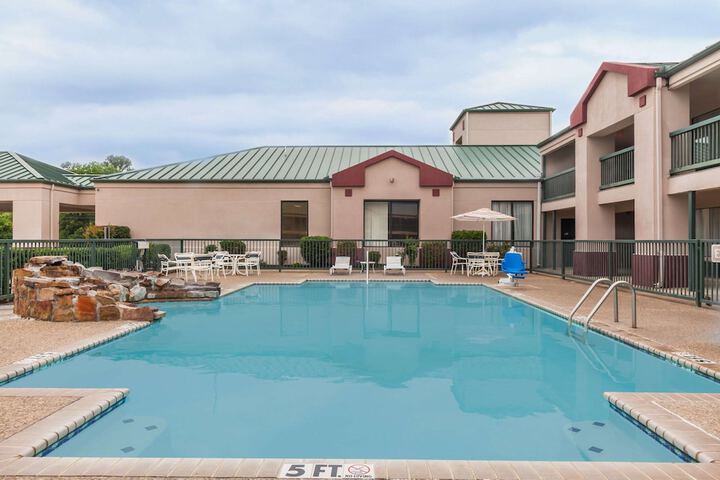 Pool 4 of 33