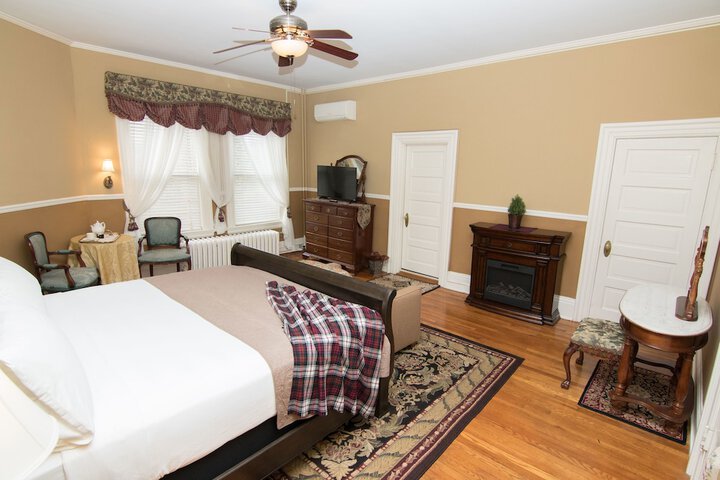 Albemarle Inn
