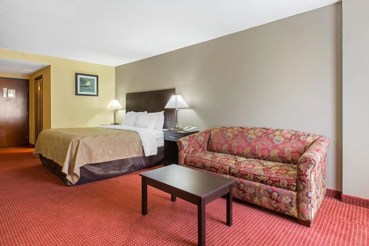 Room 8 of 40