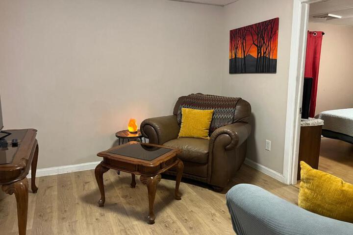 Cozy Apt near BU Lourdes, UHS