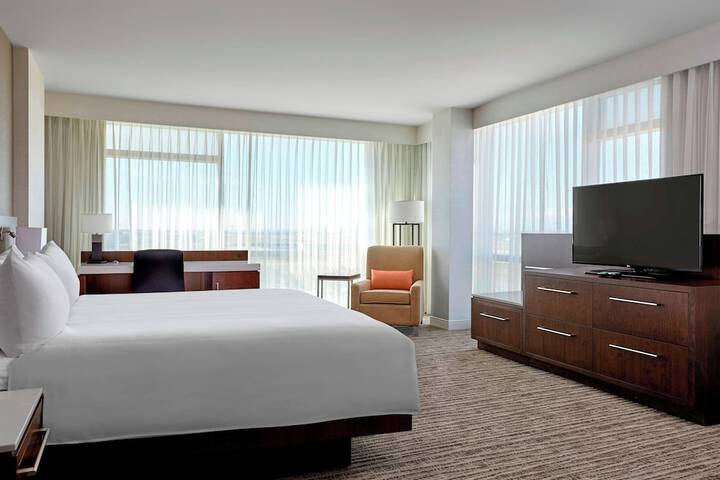 Calgary Airport Marriott In-Terminal Hotel