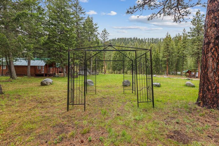 Lost Horse Lodge
