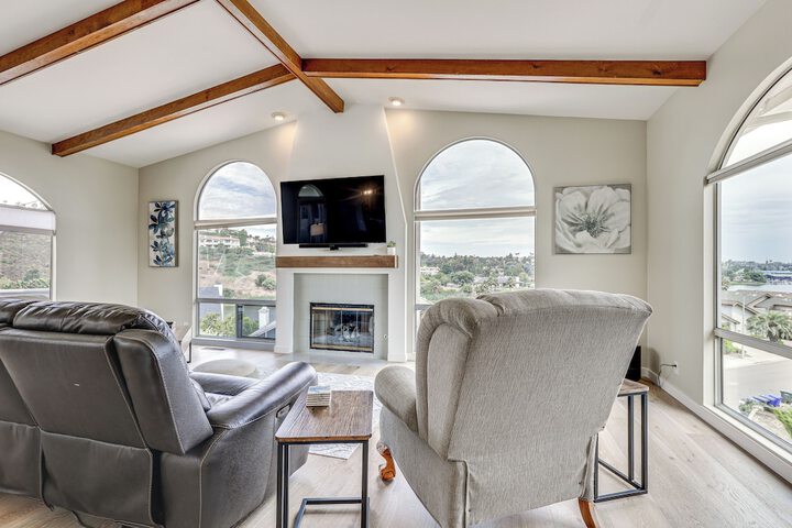 San Marcos Getaway w / Deck & Lake Views!