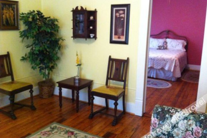Brooks House Suites