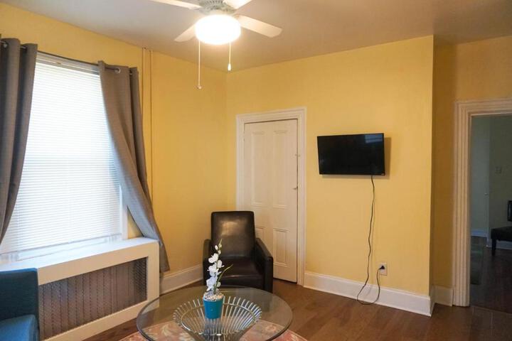 Lincoln Manor - Newly Renovated 1mile from PHL Airport and Sports Stadiums
