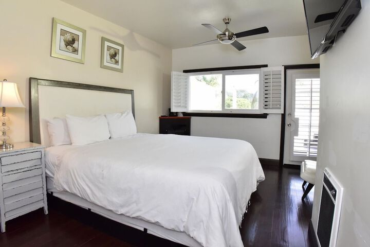 Malibu Country Inn