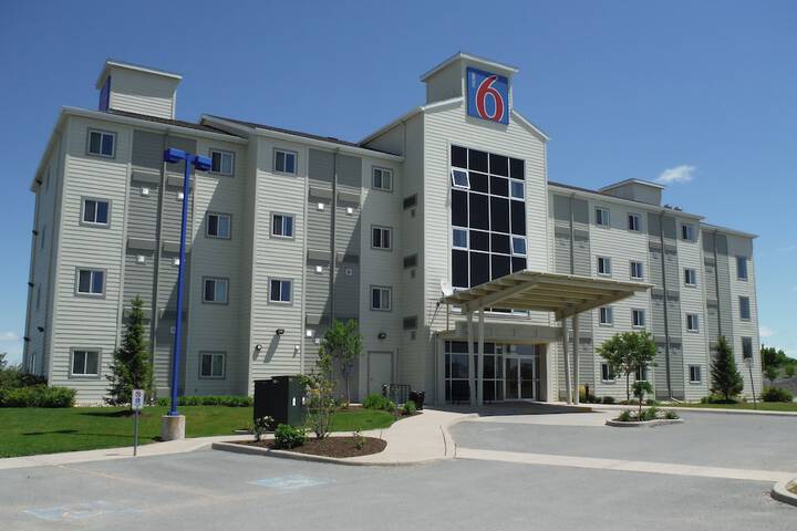 Hotel 5 of 75