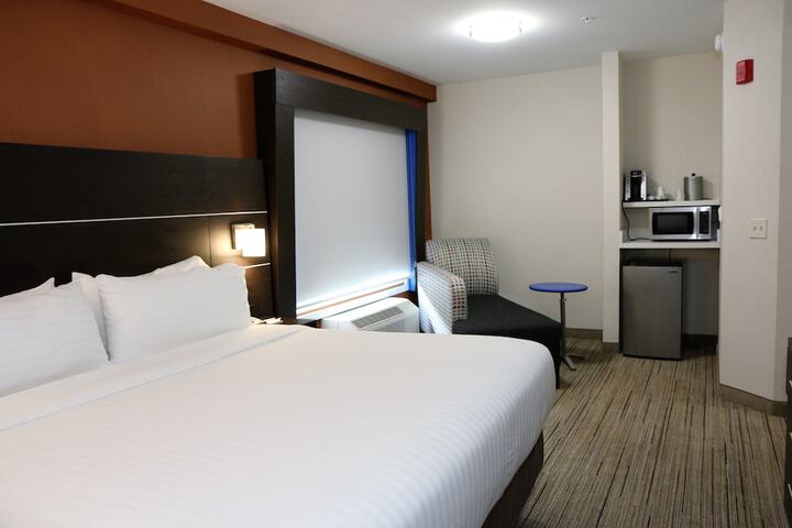 Room 10 of 25
