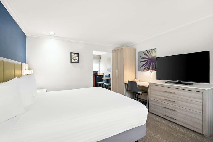 Room 30 of 42
