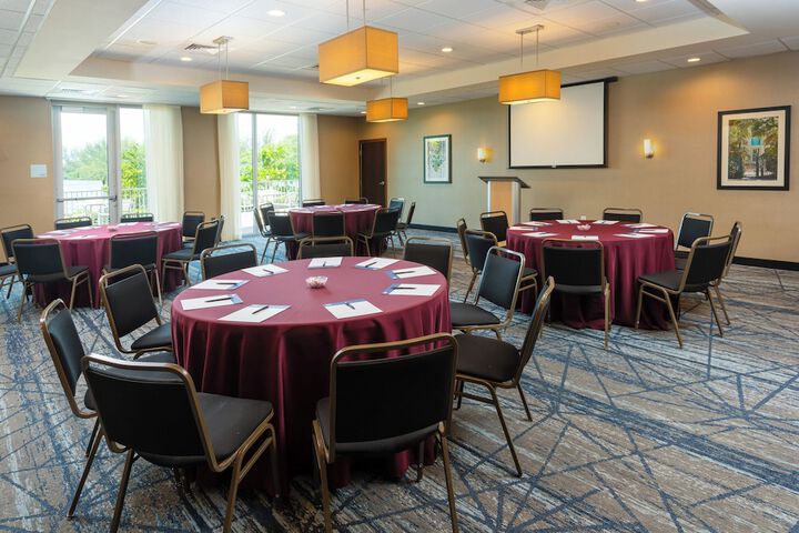 Holiday Inn Express Miami Airport Blue Lagoon Area by IHG