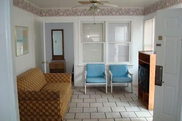 Room 32 of 44