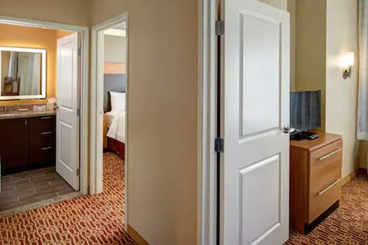 Room 18 of 25