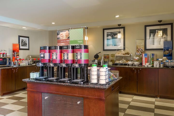 Hampton Inn & Suites Peoria at Grand Prairie IL