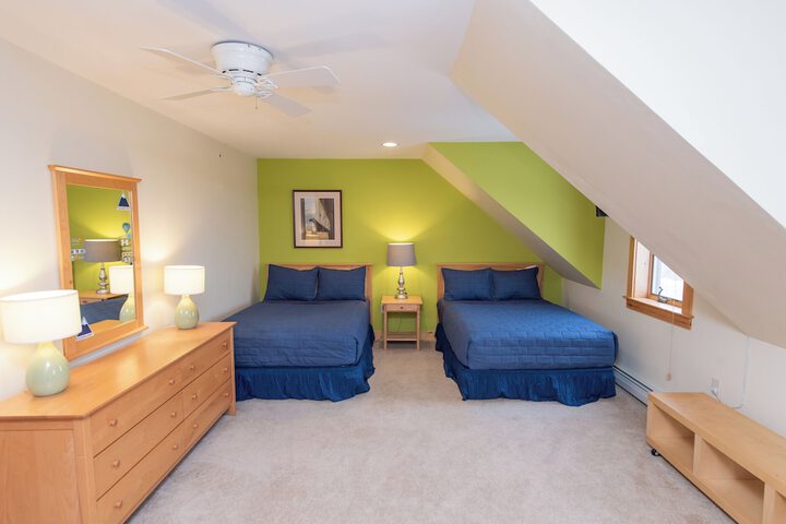 Room 34 of 142