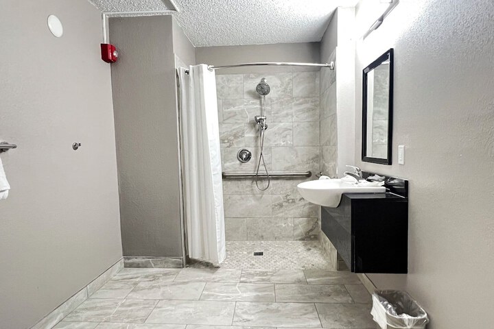 Motel 6 Middleburg Heights OH - Cleveland