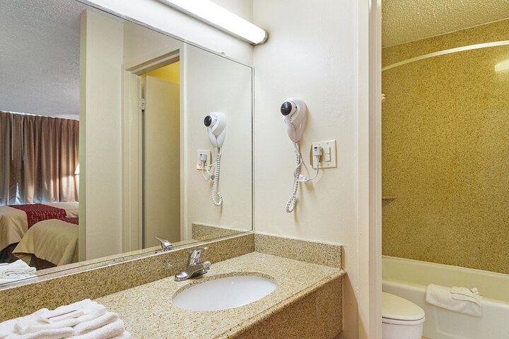 Room 13 of 21