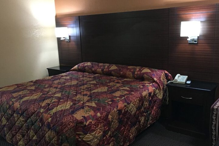 Room 11 of 17