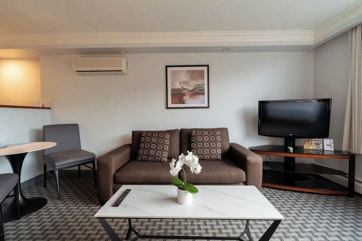 Room 84 of 242