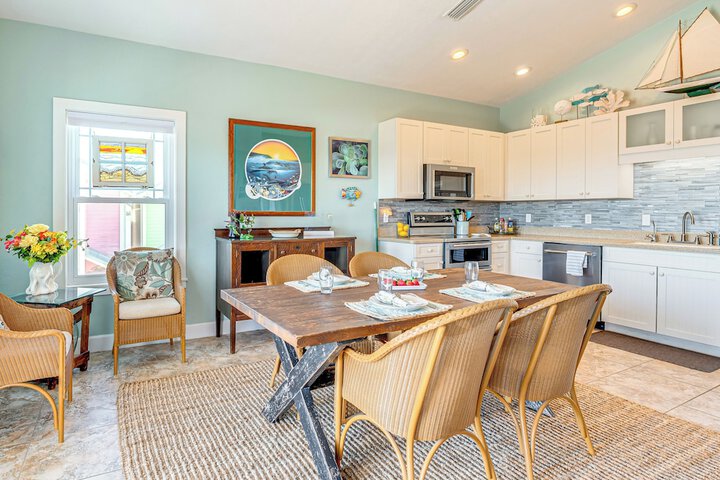 Steps to Beach: Home w / Sunset Views in Cedar Key!