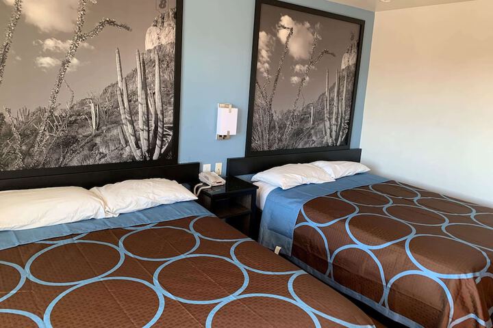 Room 7 of 12