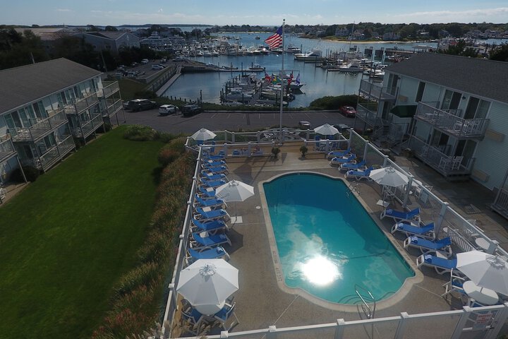 Anchor in Distinctive Waterfront Lodging