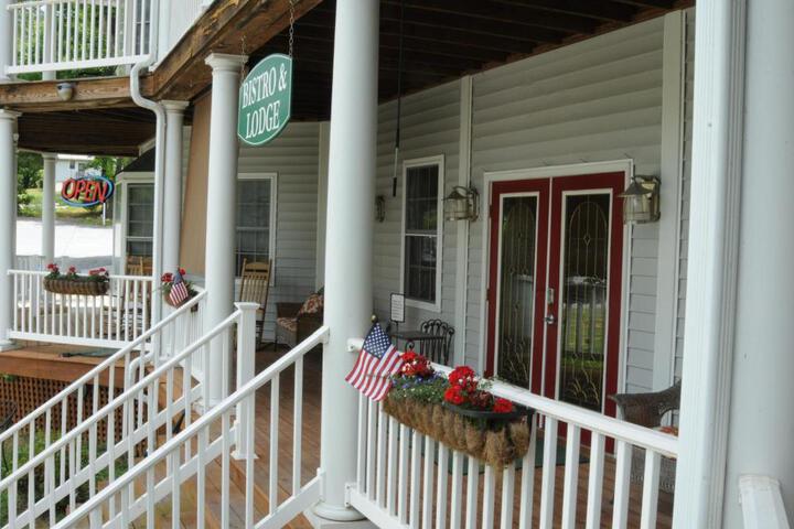 Acorn Hill Lodge and Spa