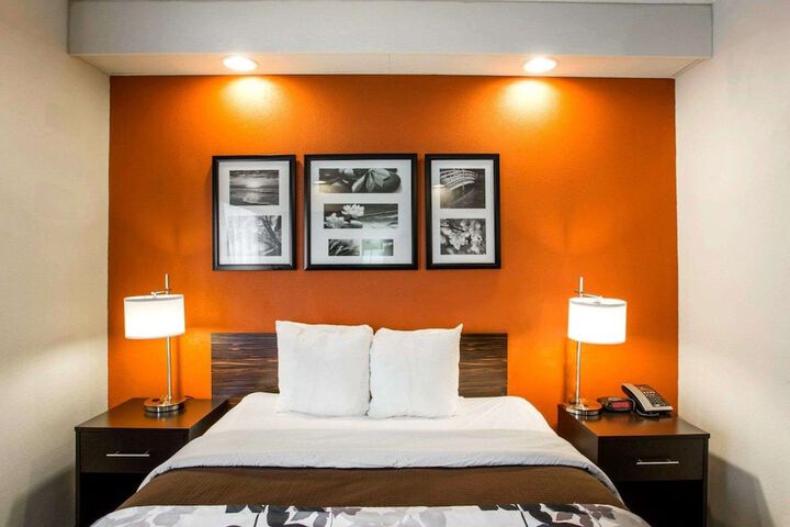 Room 15 of 33