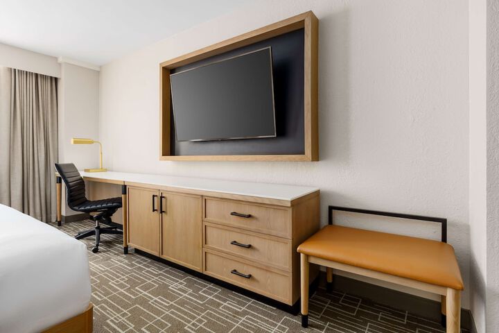 Room 25 of 42