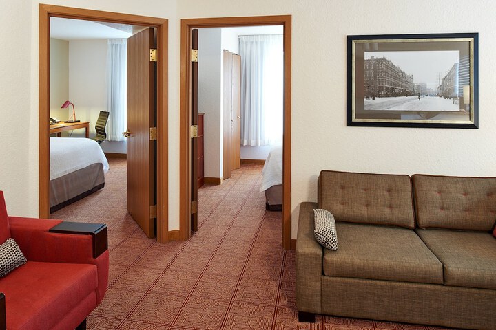 Room 10 of 27