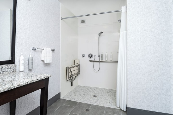 Hampton Inn & Suites Raleigh Downtown