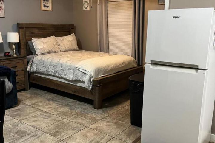 Just Like Being at Home- Newly Renovated Unit