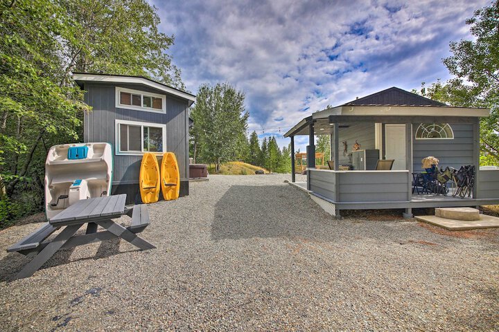 Eureka Tiny Home w / Hot Tub & Community Beach!