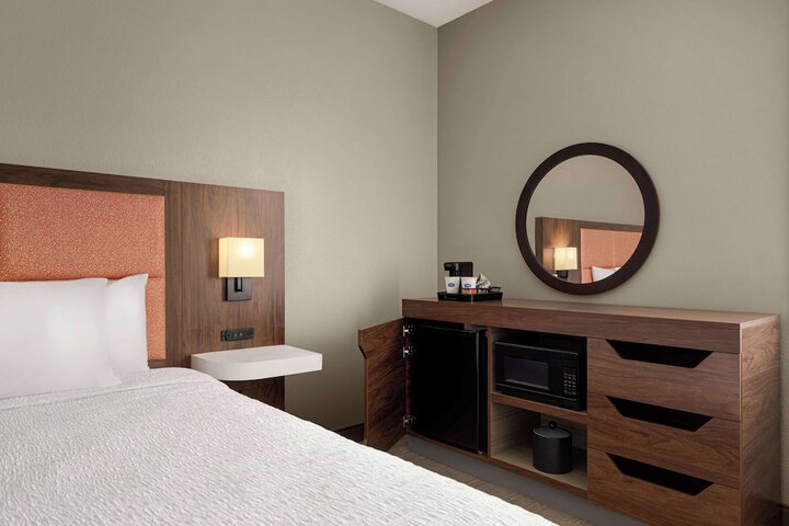 Room 13 of 24
