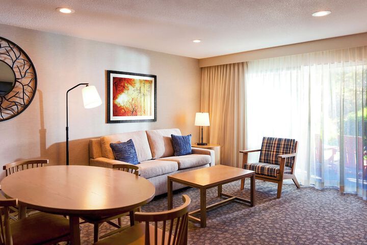 Riverhouse Lodge