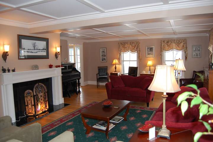 Hotel Interior 28 of 129