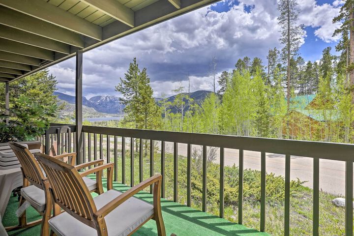 Grand Lake Condo w / Mountain Views: Walk to Lake!