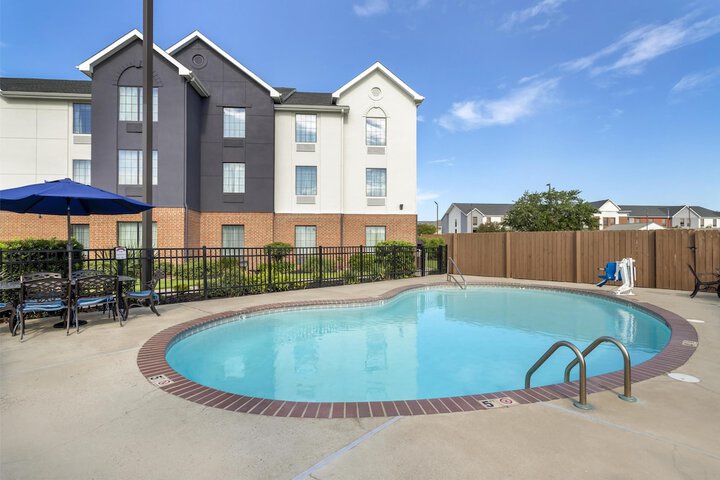 Best Western Plus Executive Hotel & Suites