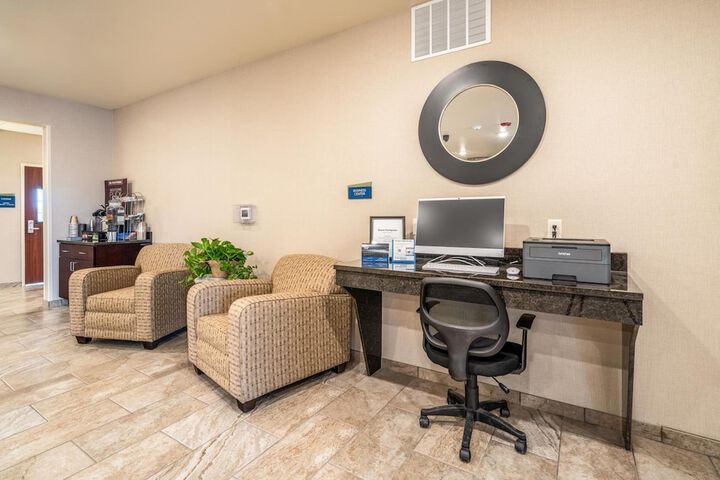 Business Center 75 of 75