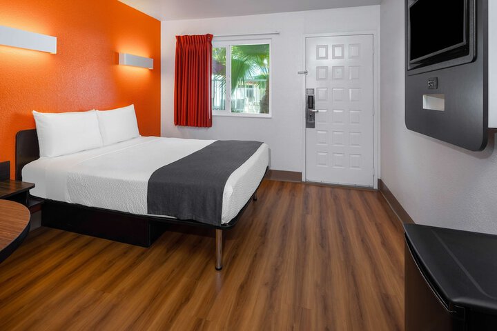 Room 18 of 23