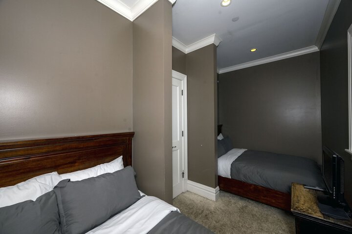 Room 64 of 119