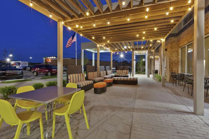 Terrace/Patio 26 of 27