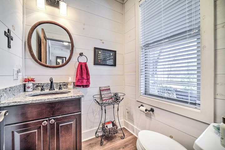 On 22 Acres: Cullowhee Craftsman Home w / Mtn Views