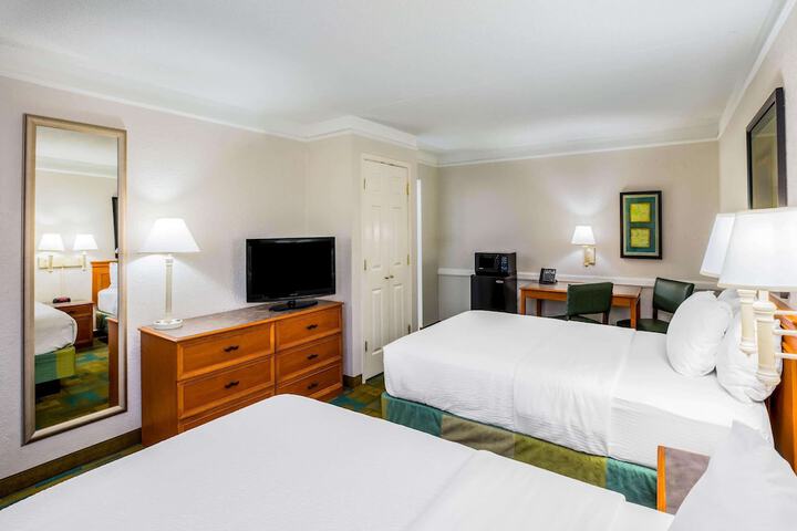 Room 20 of 33