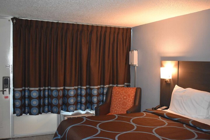 Room 11 of 20