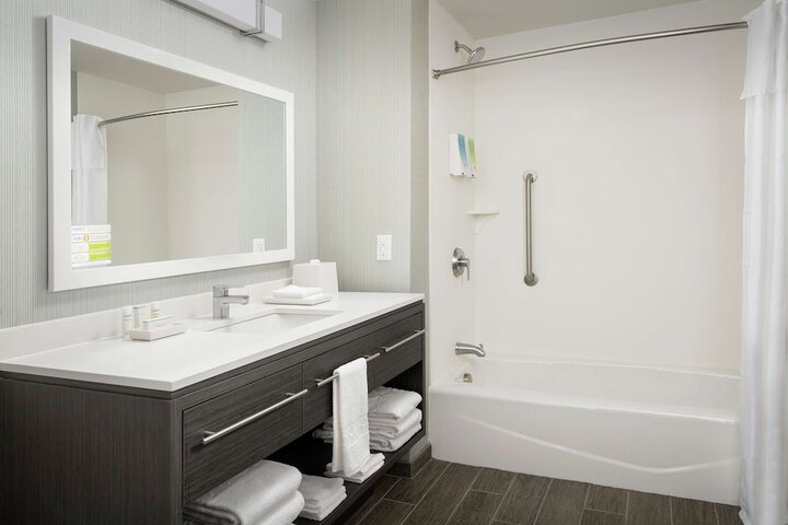 Room 15 of 26