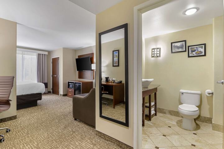 Room 33 of 47